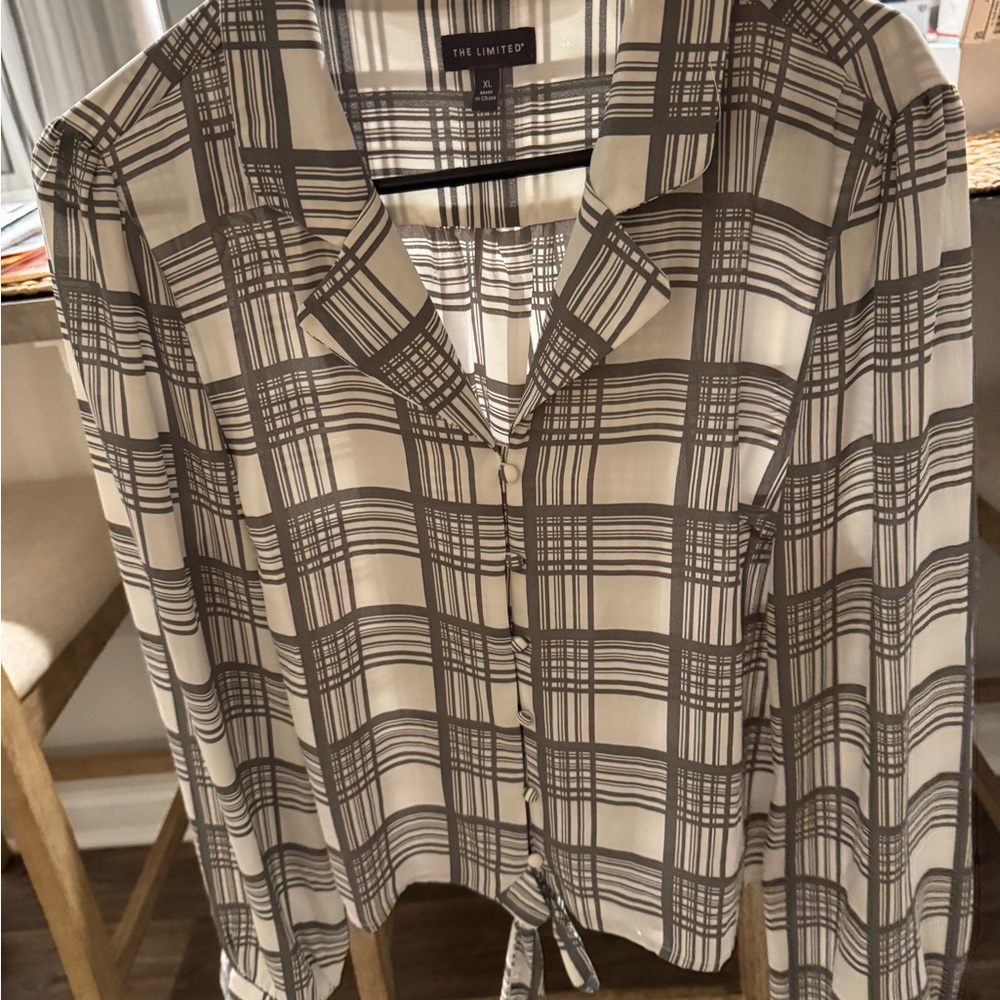 The Limited Women’s XL Plaid Long Sleeved Top! Cute!! - Picture 2 of 5